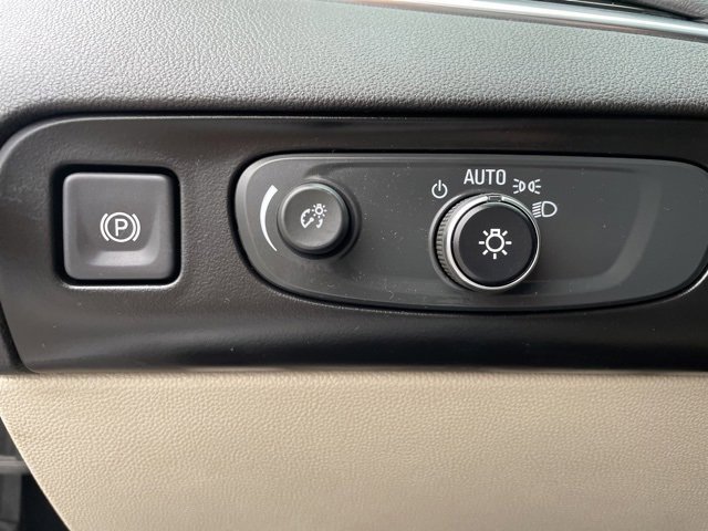 Used 2020 Buick Enclave Essence image 16