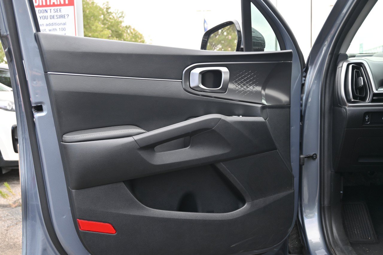 Used 2025 Kia Sorento S AWD/4WD image 19