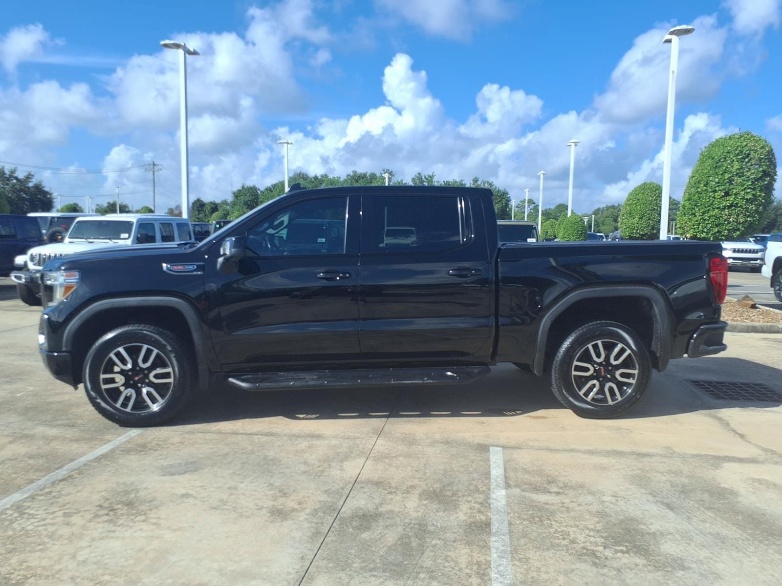 Used 2019 GMC Sierra 1500 AT4 w/ AT4 Premium Package AWD/4WD image 8