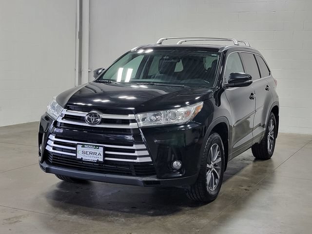 Used 2017 Toyota Highlander XLE AWD/4WD image 2
