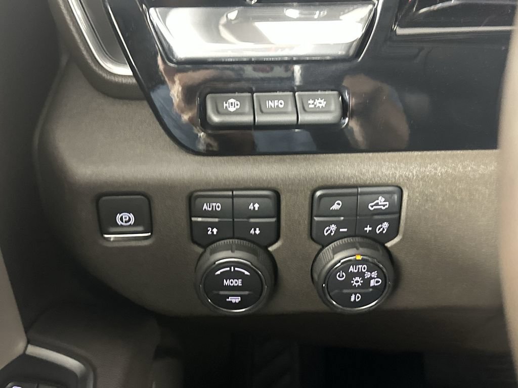 Used 2025 Chevrolet Silverado 3500 LTZ w/ LTZ Premium Package AWD/4WD image 21