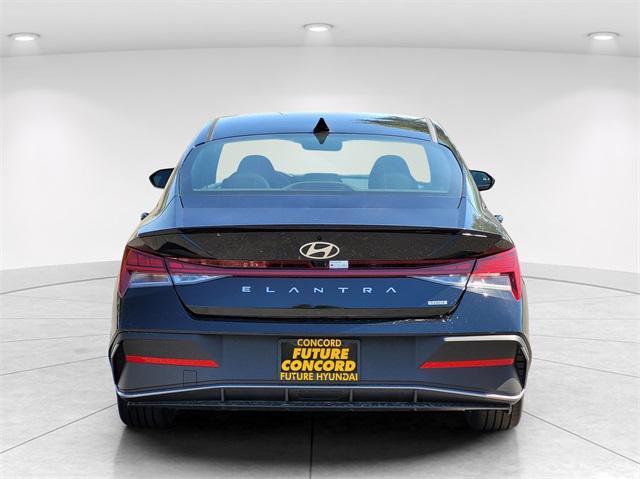 New 2025 Hyundai Elantra SEL image 4