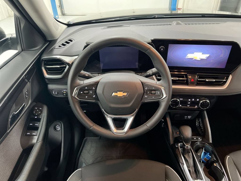 Used 2024 Chevrolet TrailBlazer LT w/ Convenience Package FWD image 11