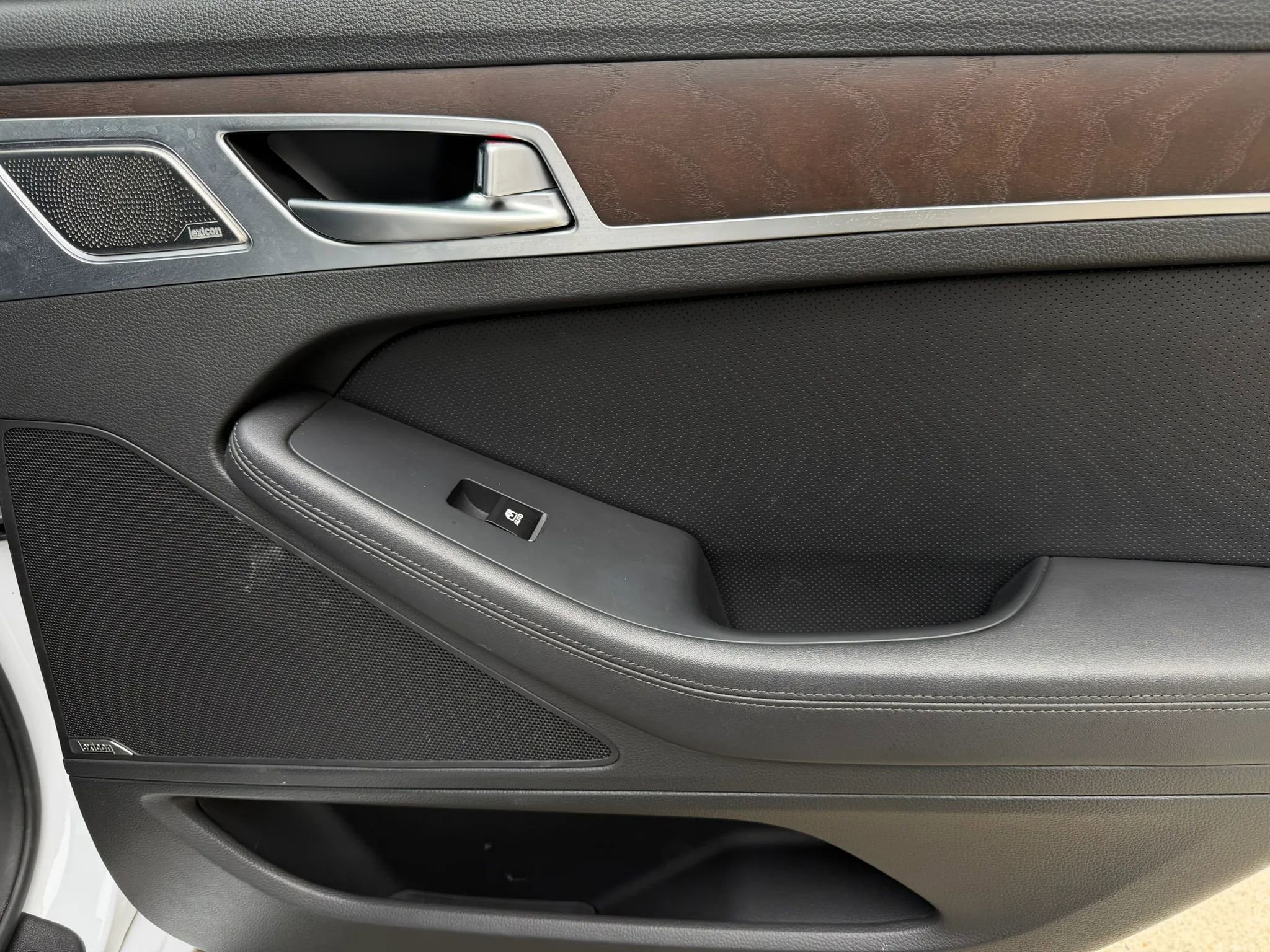 Used 2019 Genesis G80 5.0 Ultimate image 10