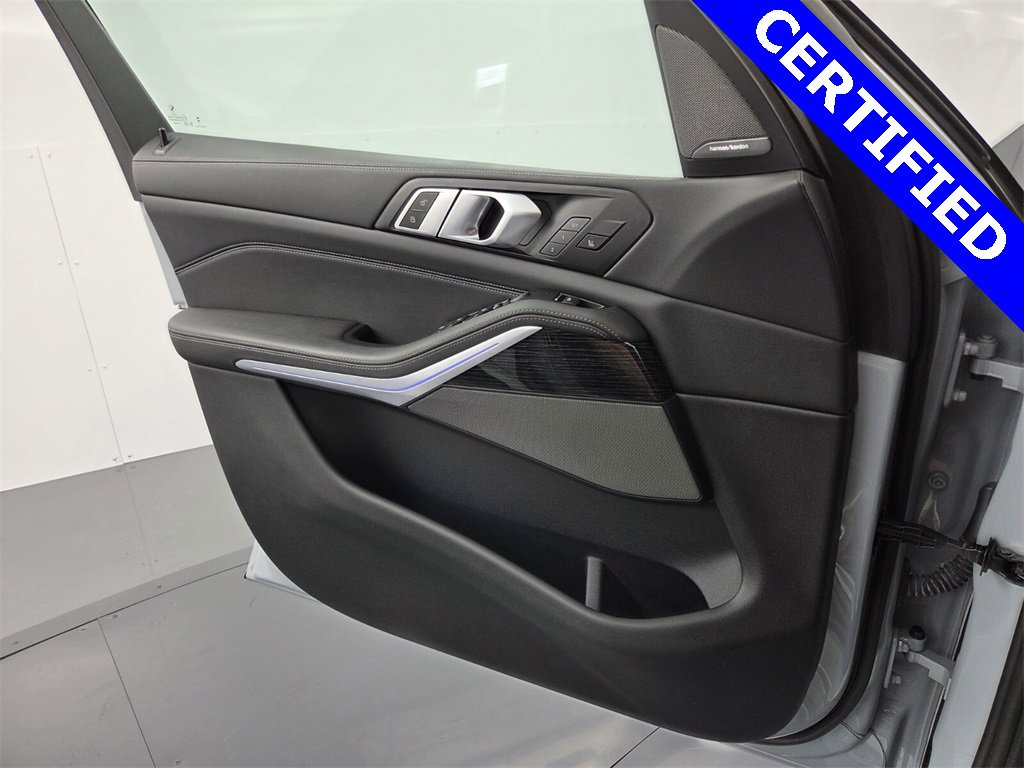 Used 2024 BMW X5 xDrive40i w/ M Sport Package image 28