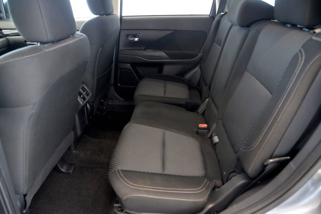 Used 2019 Mitsubishi Outlander ES image 28