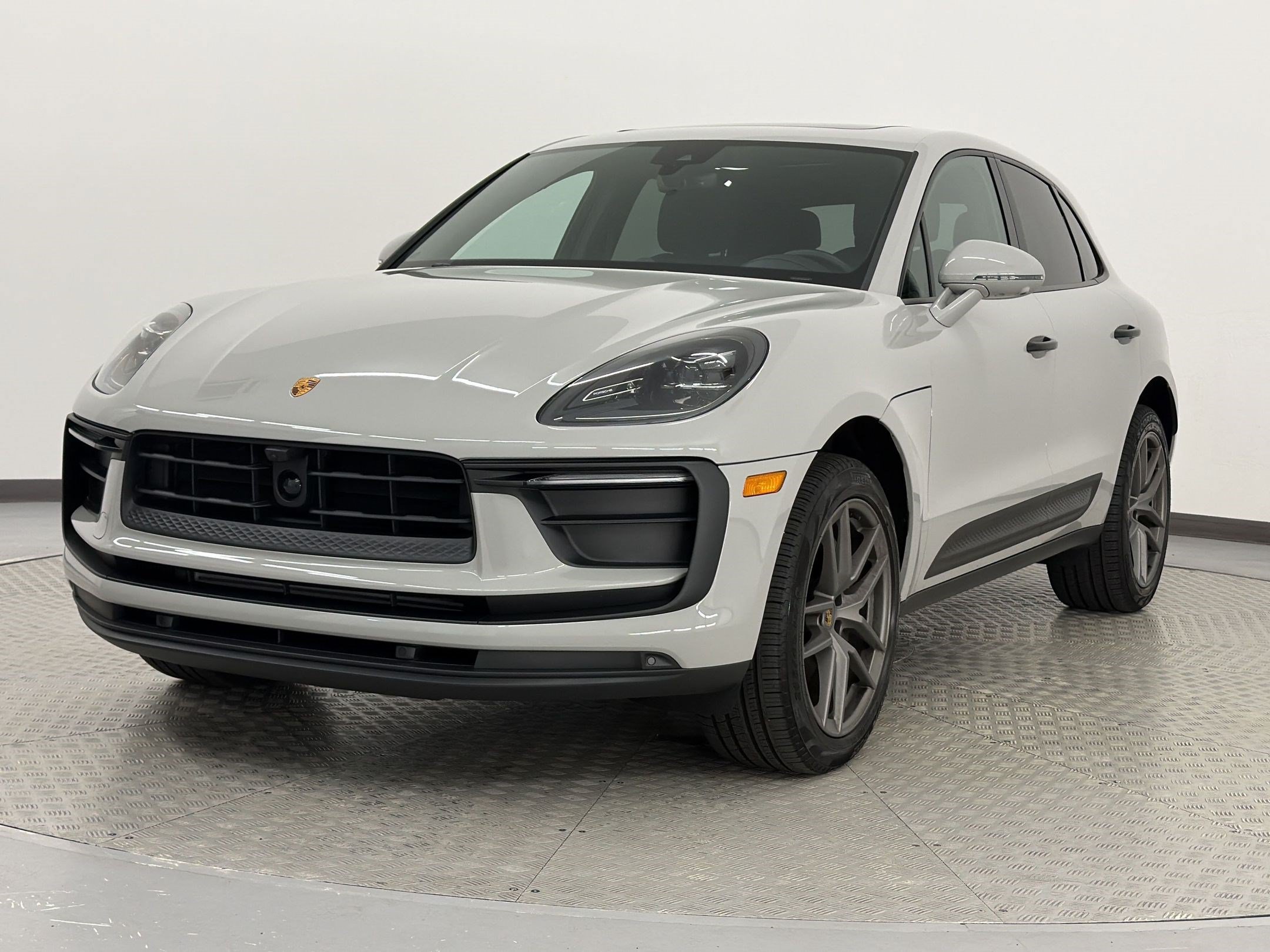 Used 2026 Porsche Macan AWD/4WD image 1