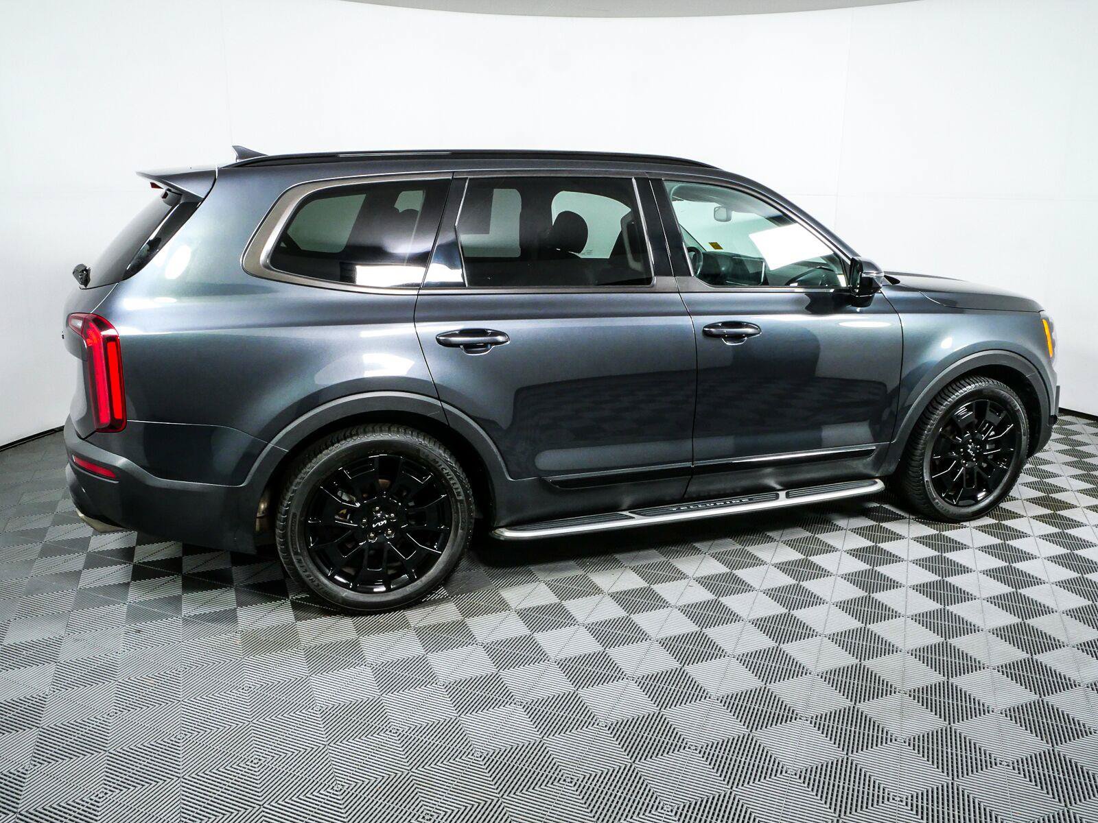 Used 2022 Kia Telluride SX w/ Nightfall Edition Package AWD/4WD image 2
