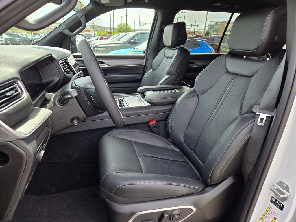 New 2026 Jeep Grand Wagoneer Limited AWD/4WD image 14