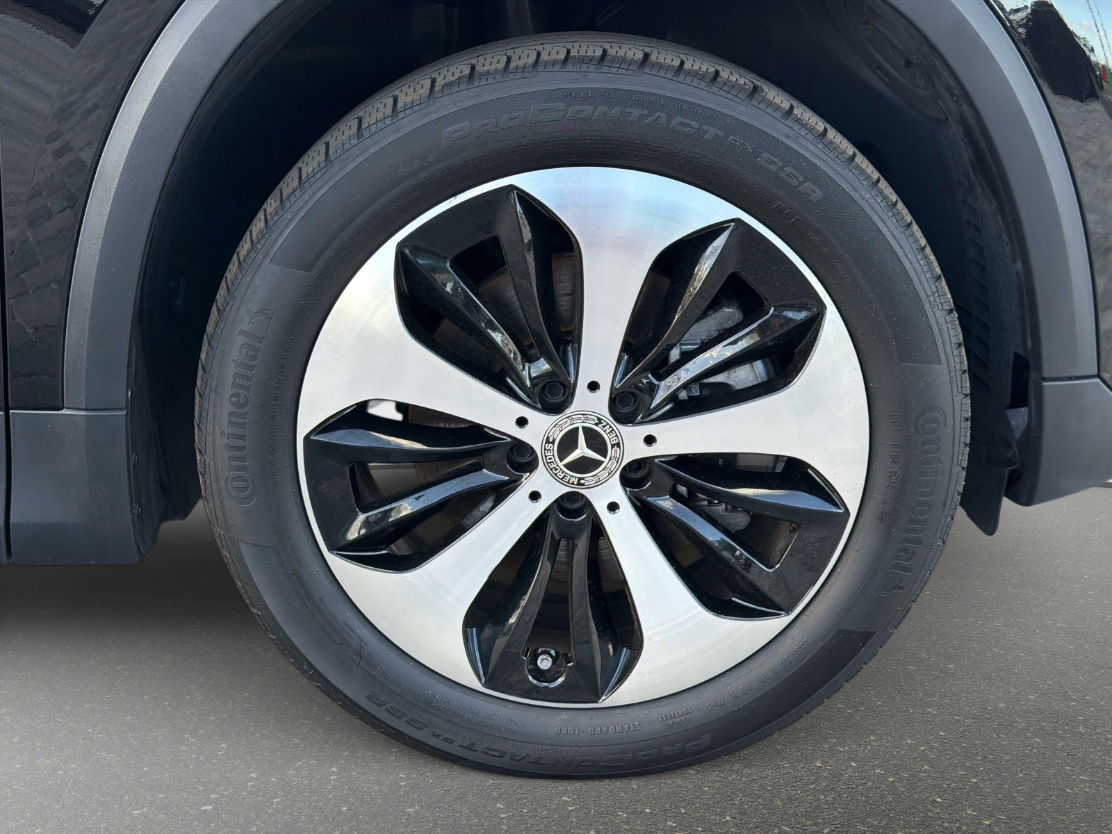 Used 2025 Mercedes-Benz GLA 250 4MATIC image 11