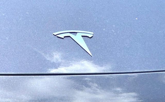 Used 2023 Tesla Model Y Performance AWD/4WD image 2