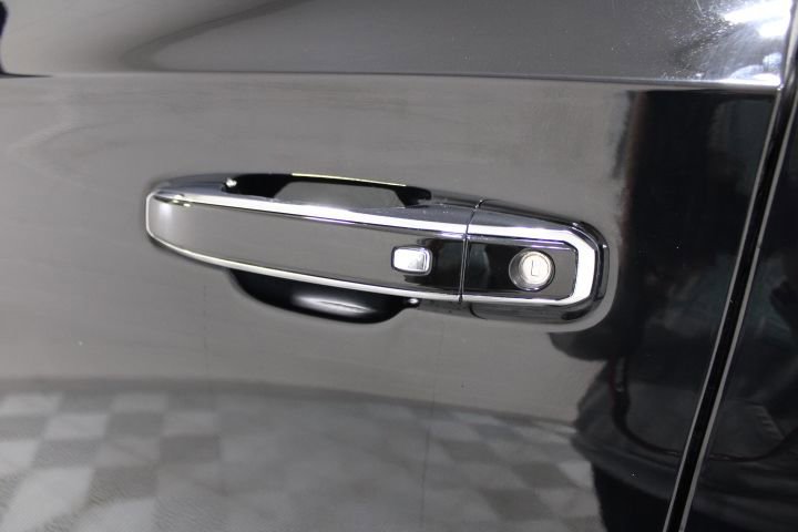 Used 2024 GMC Yukon XL Denali image 17