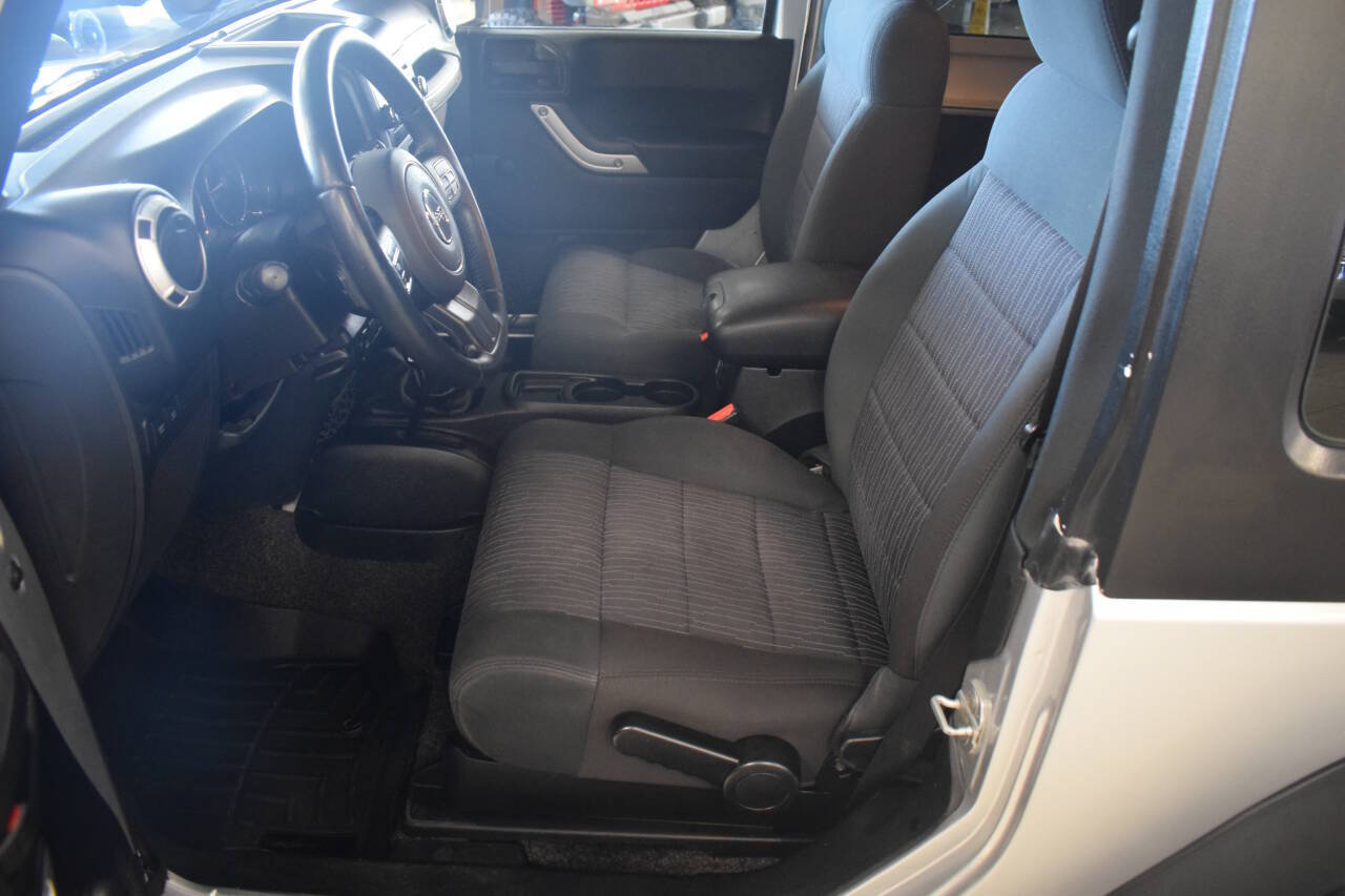 Used 2011 Jeep Wrangler Rubicon w/ Trailer Tow Group image 55