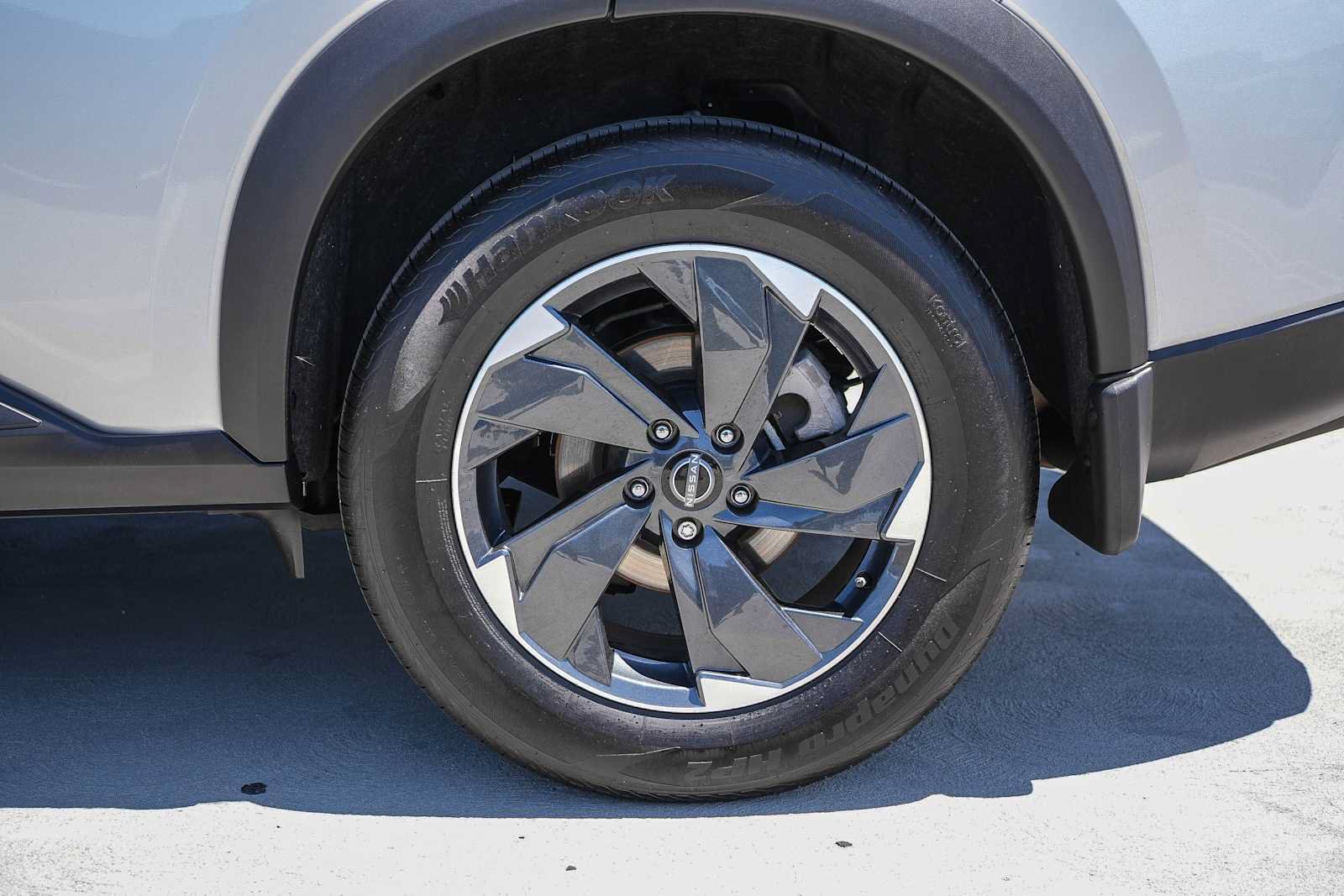 Used 2025 Nissan Rogue SV AWD/4WD image 10