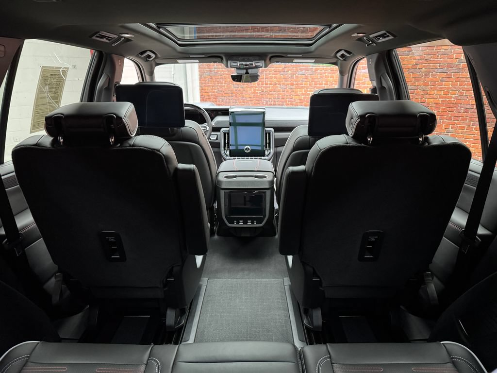Used 2026 GMC Yukon AT4 Ultimate w/ LPO, Illumination Package AWD/4WD image 32