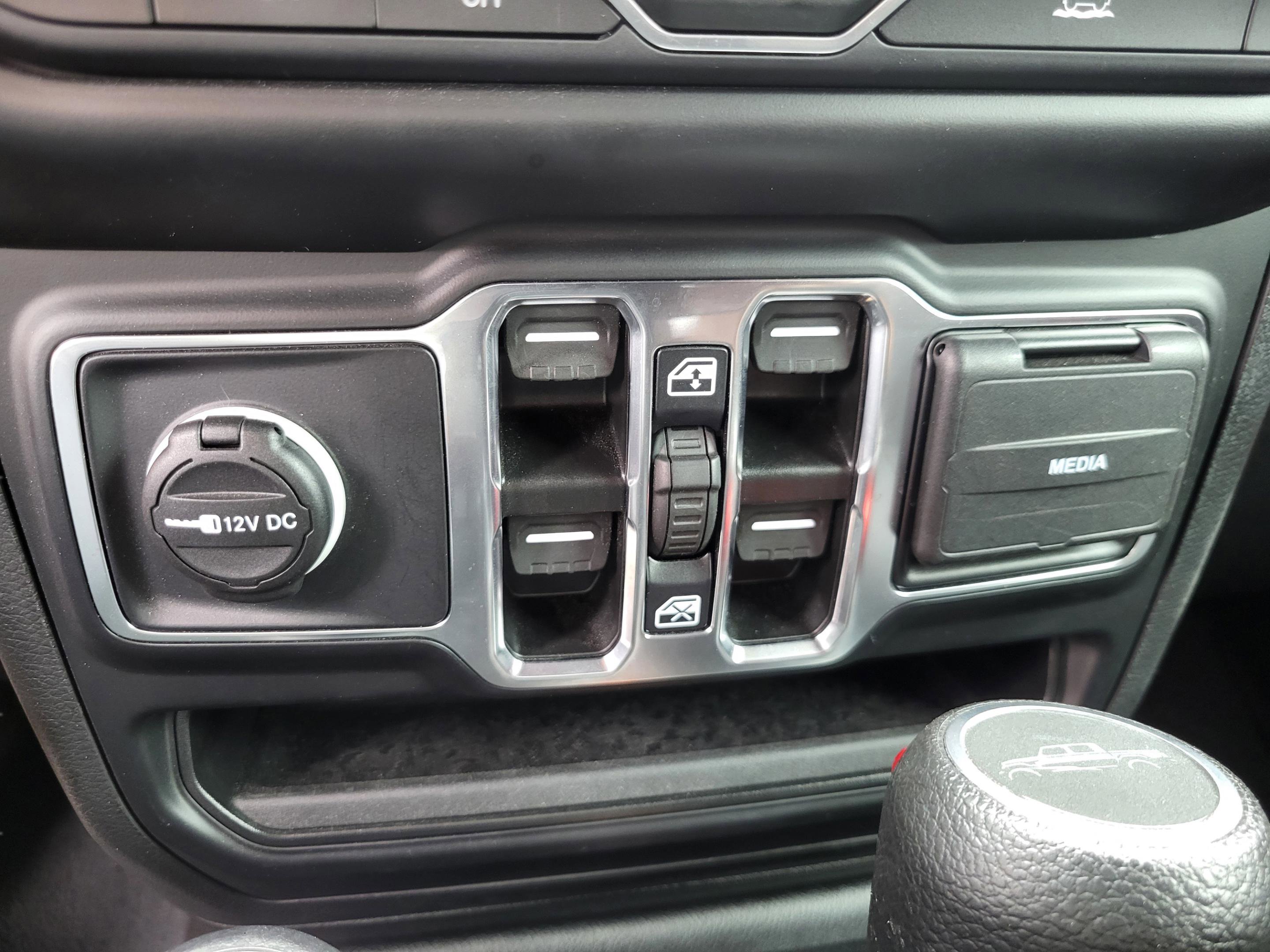 Used 2023 Jeep Gladiator Sport image 12