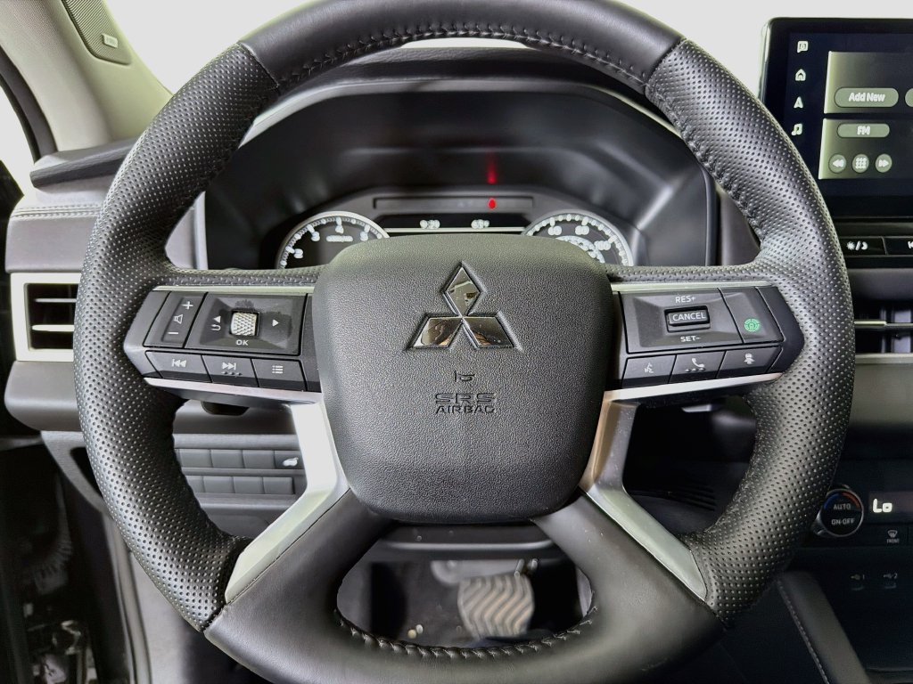 Used 2025 Mitsubishi Outlander SE AWD/4WD image 14
