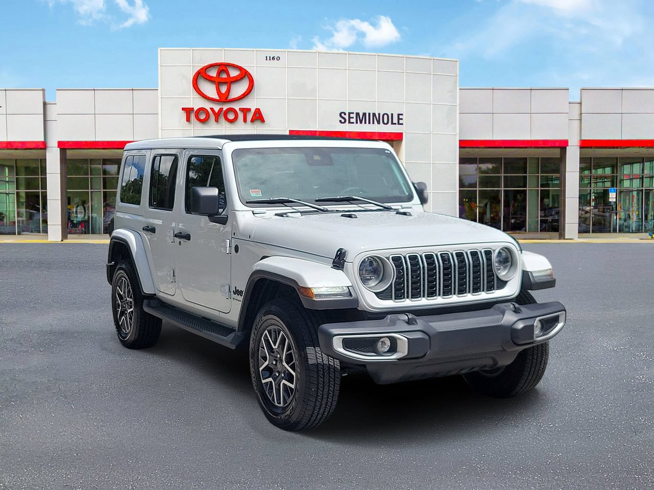 Used 2025 Jeep Wrangler Unlimited Sahara AWD/4WD image 2