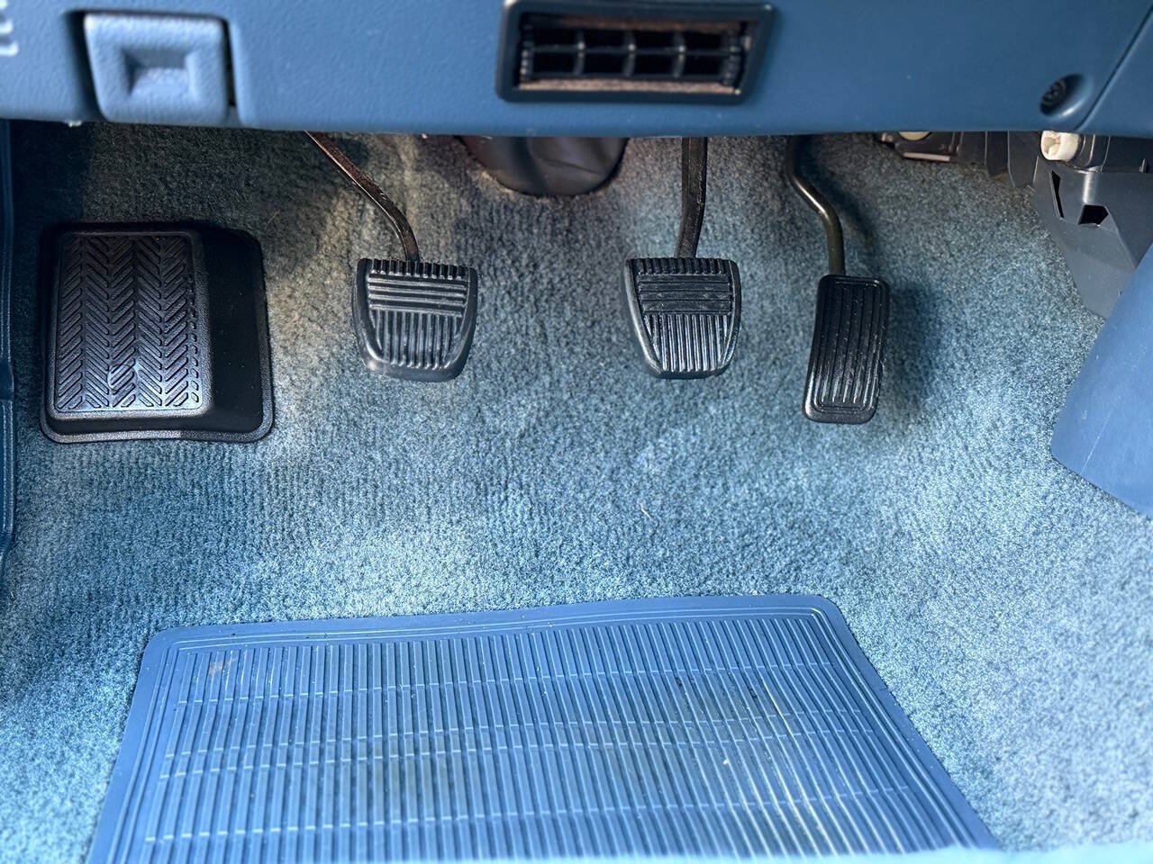Used 1992 Toyota Pickup Deluxe AWD/4WD image 8