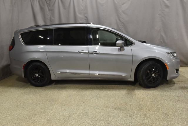 Certified 2020 Chrysler Pacifica Touring-L image 2