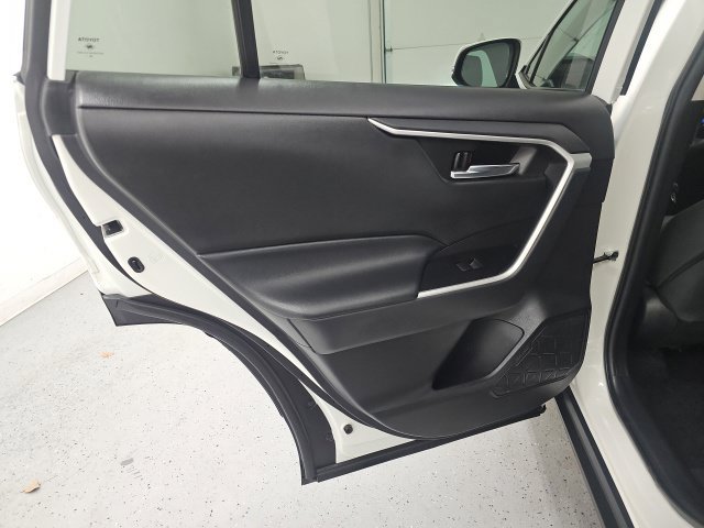 Used 2021 Toyota RAV4 XLE AWD/4WD image 28