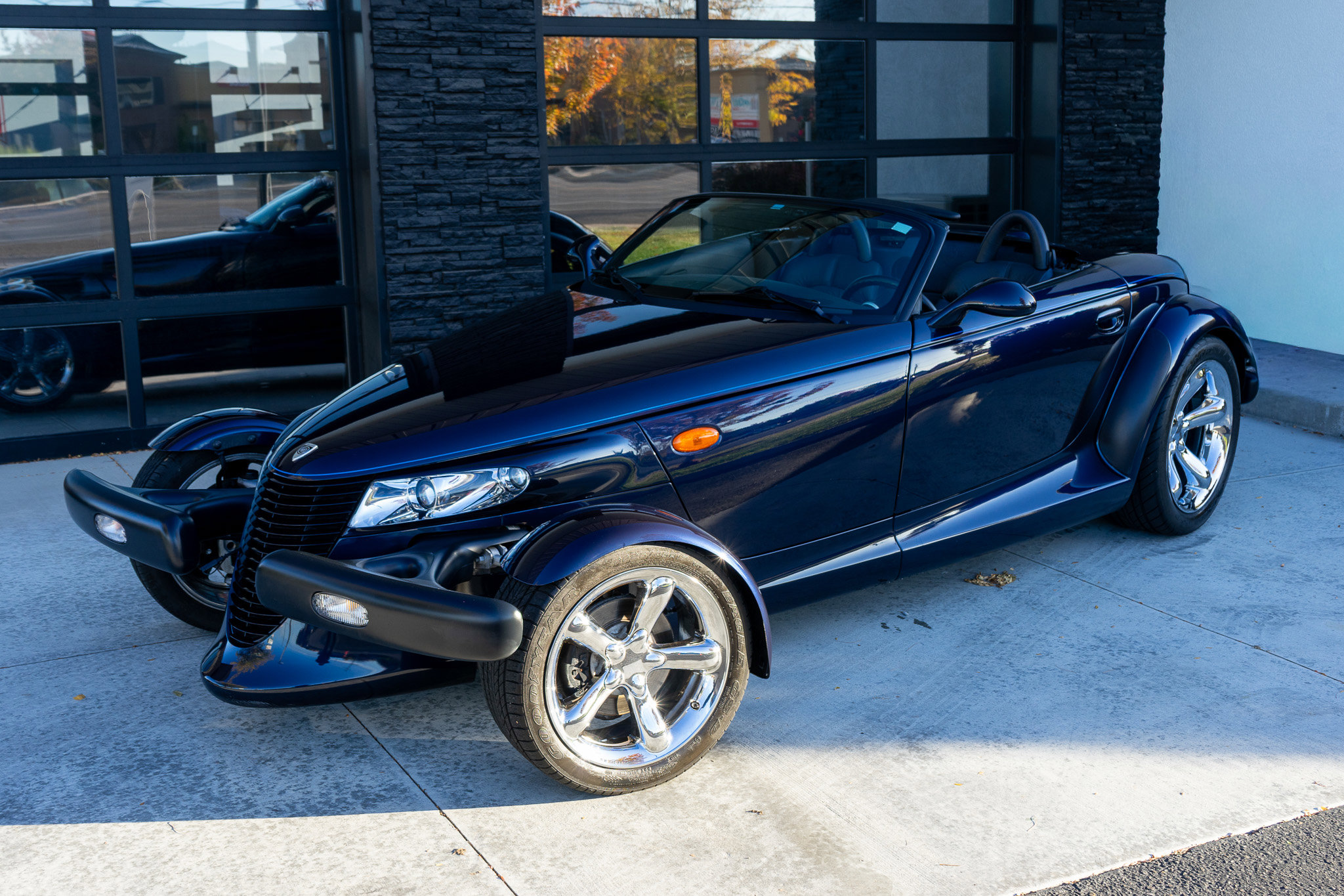 Used 2001 Chrysler Prowler image 2