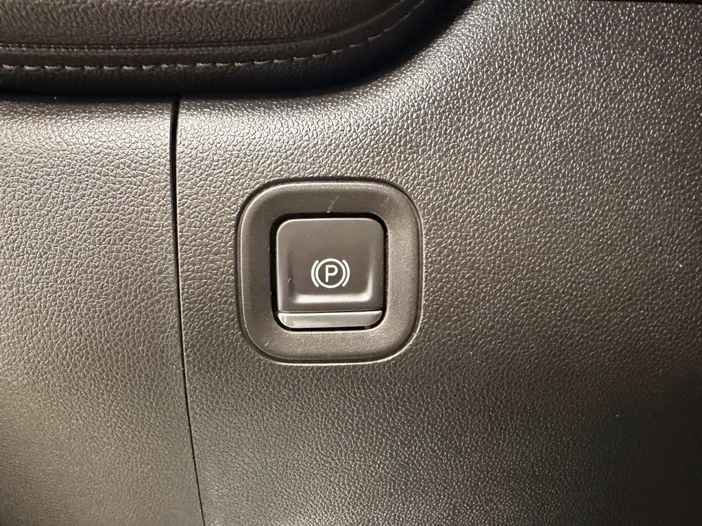 Used 2021 GMC Sierra 3500 Denali w/ Denali Black Diamond Edition image 37