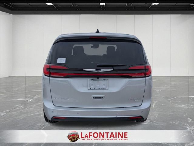 New 2026 Chrysler Pacifica Limited w/ Uconnect Theater Family Group image 4