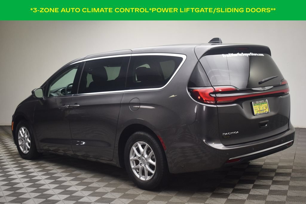Used 2023 Chrysler Pacifica Touring-L FWD image 6