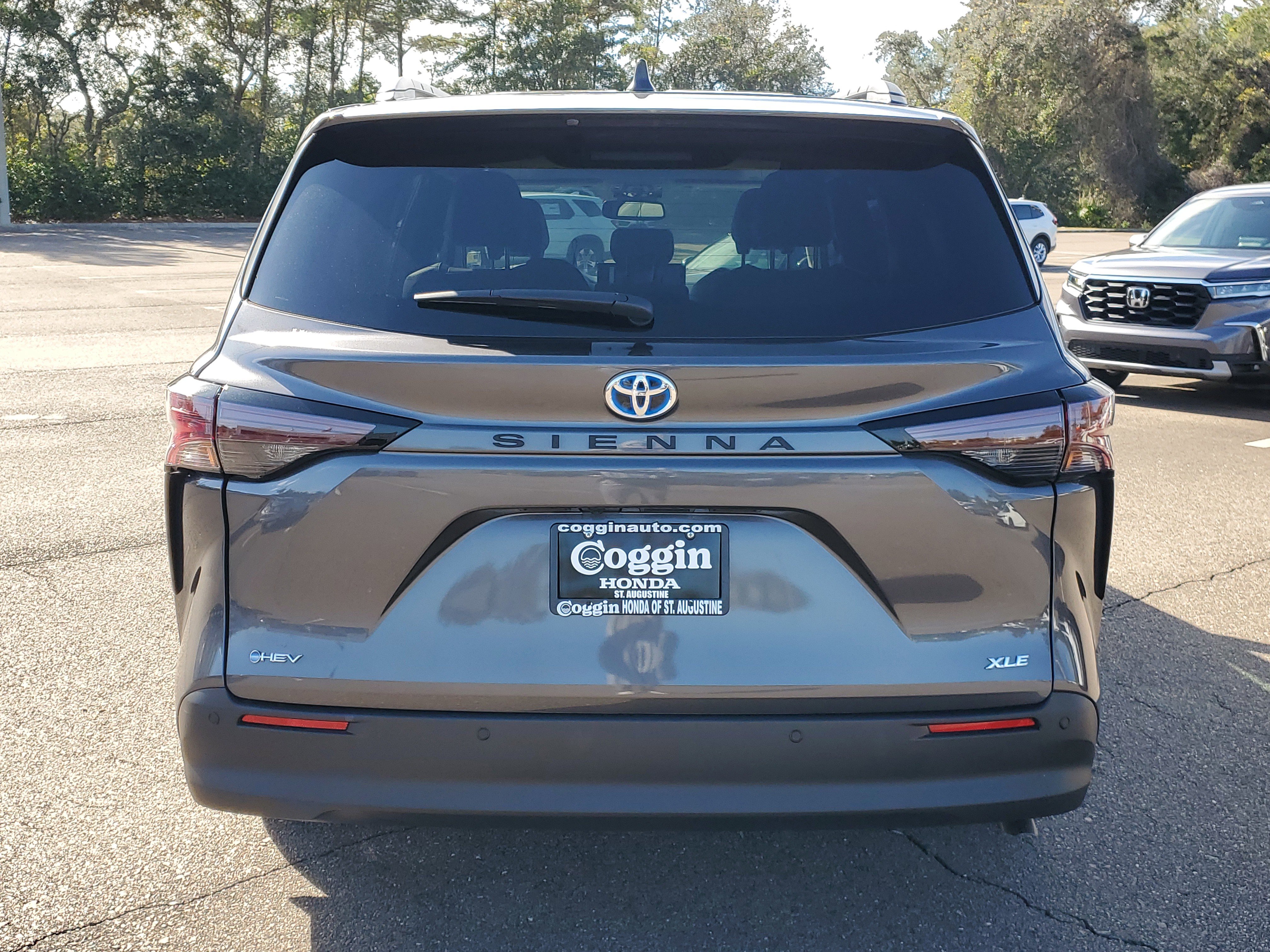 Used 2025 Toyota Sienna XLE image 14