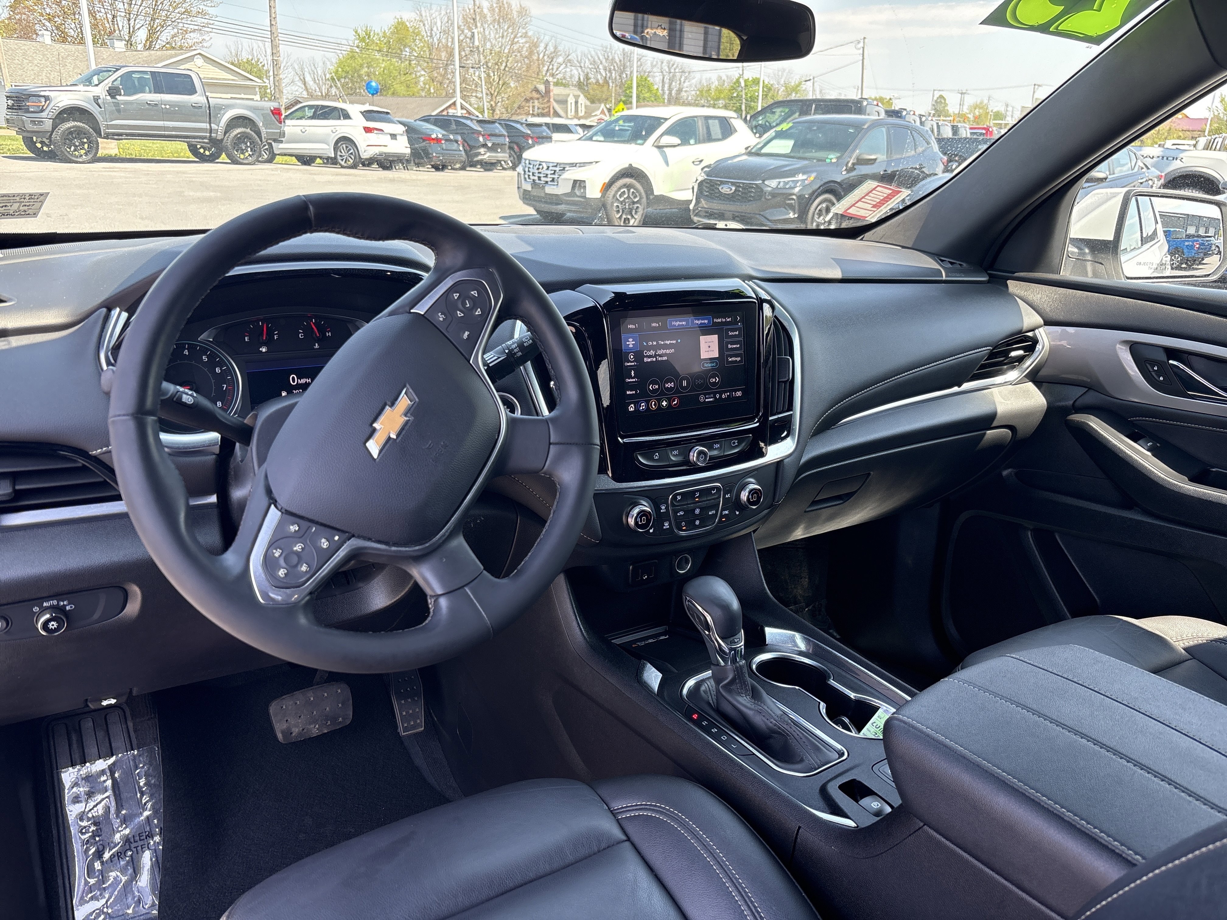 Used 2023 Chevrolet Traverse LT AWD/4WD image 24