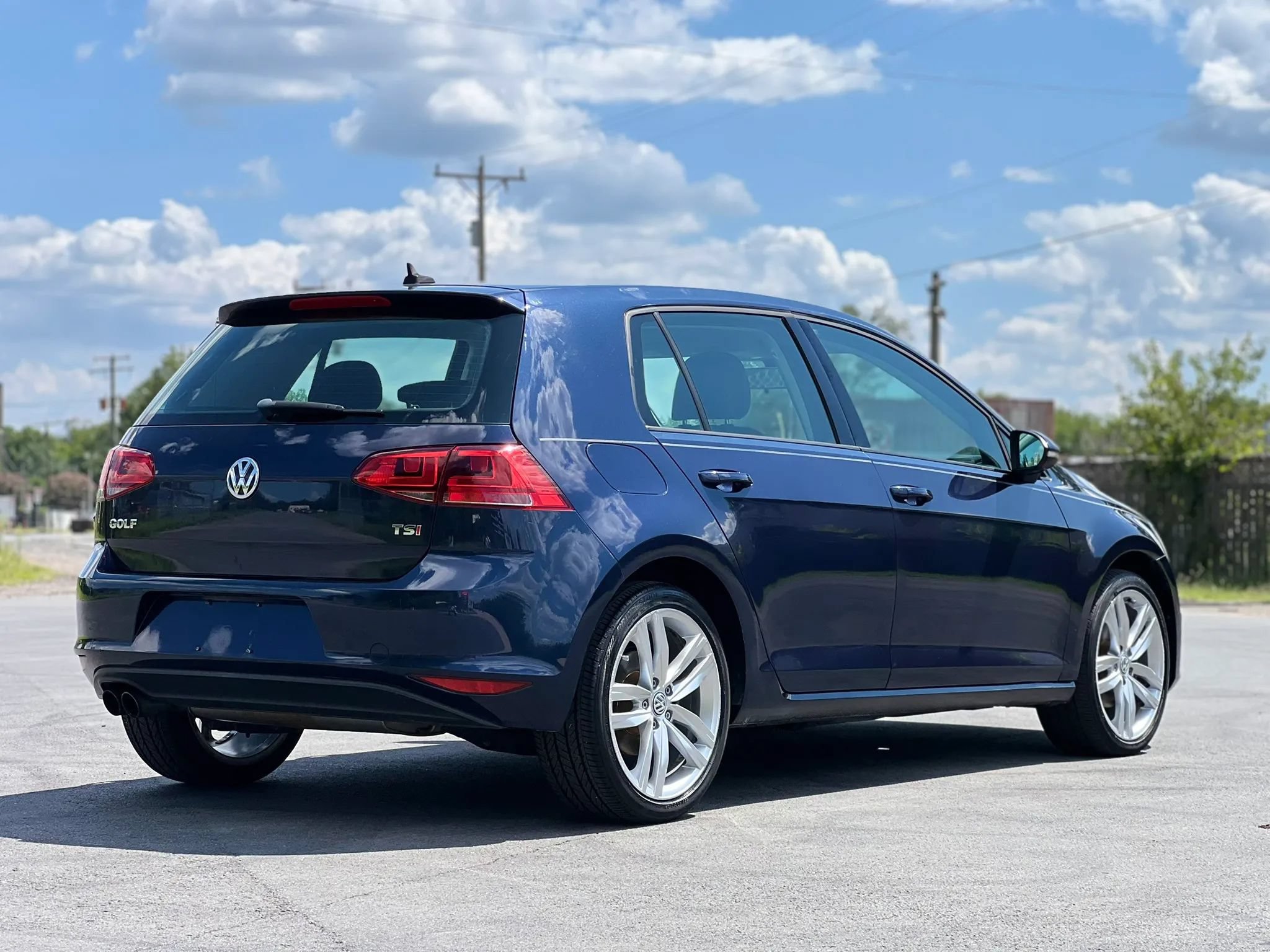Used 2015 Volkswagen Golf 4-Door FWD image 5