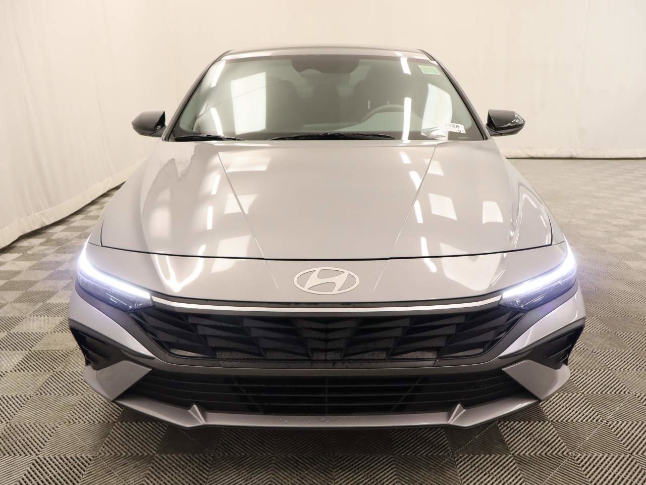 Used 2025 Hyundai Elantra Sport image 4