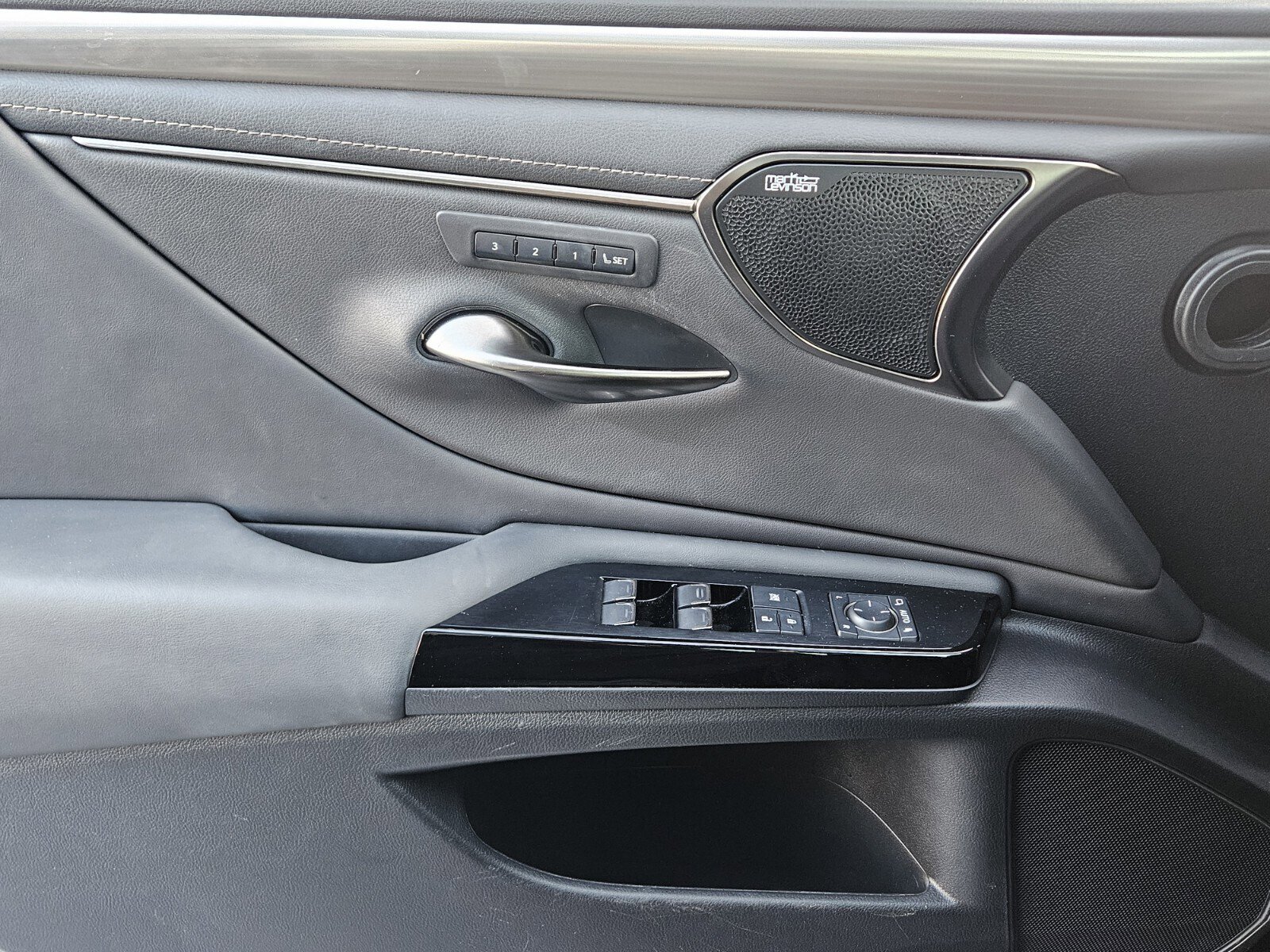 Certified 2024 Lexus ES 350 F Sport w/ Accessory Package (Z2) FWD image 31