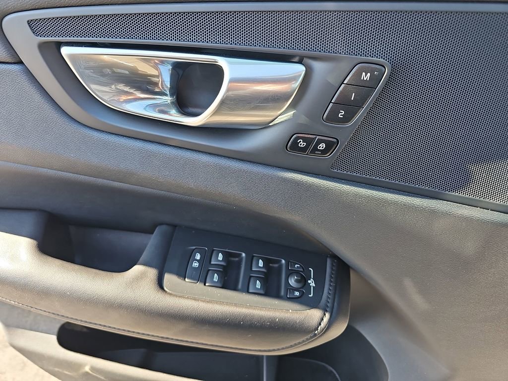 Used 2023 Volvo XC60 B5 Plus w/ Protection Package Premier image 33