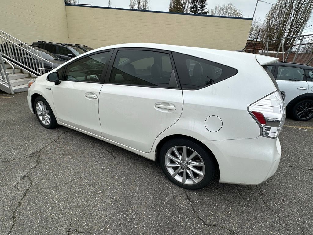 Used 2012 Toyota Prius V Five FWD image 4