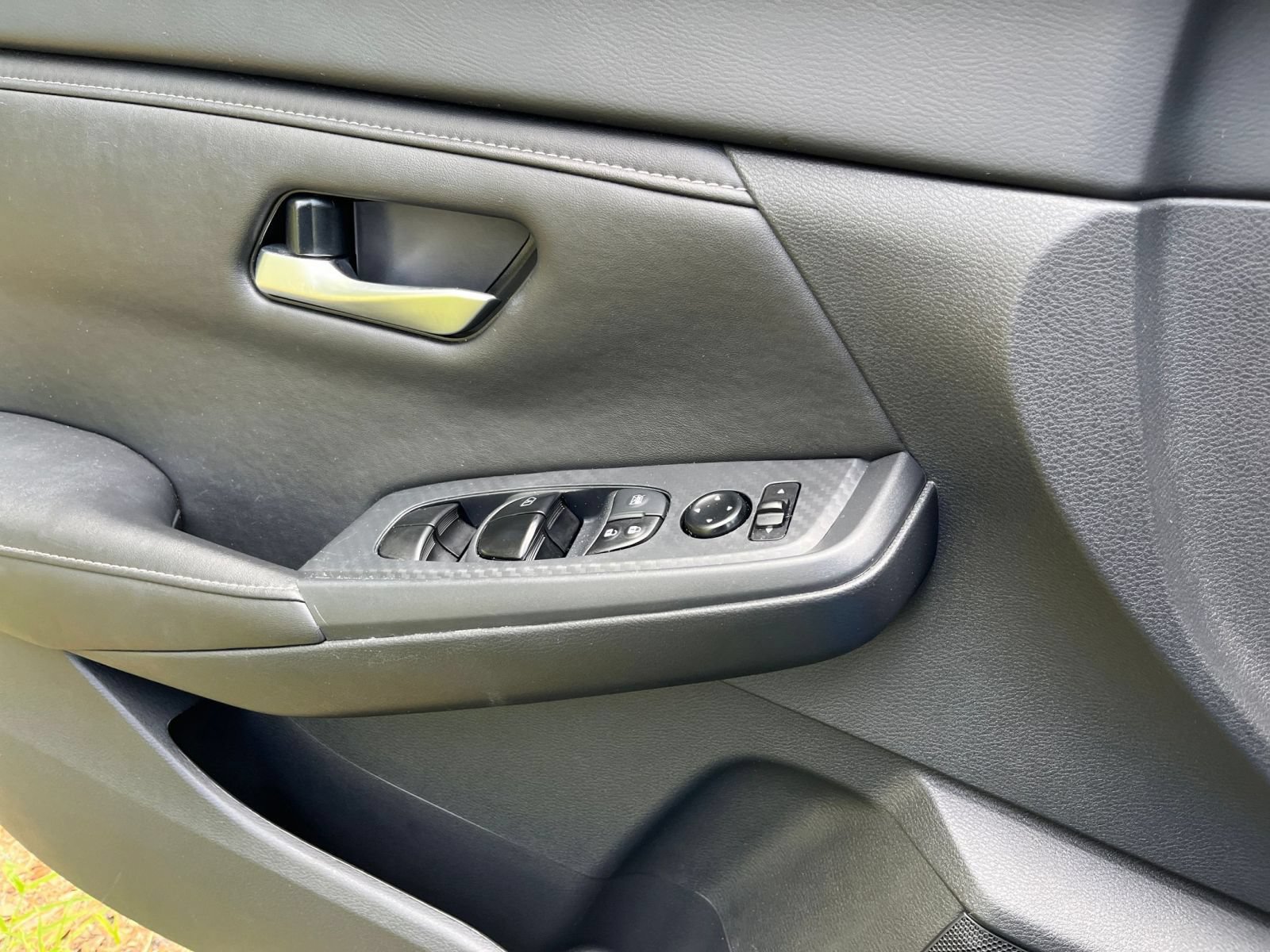 Used 2025 Nissan Sentra SV FWD image 18