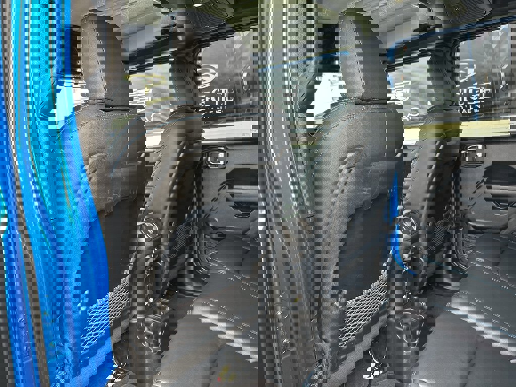 Used 2025 Jeep Wrangler Unlimited Rubicon image 15