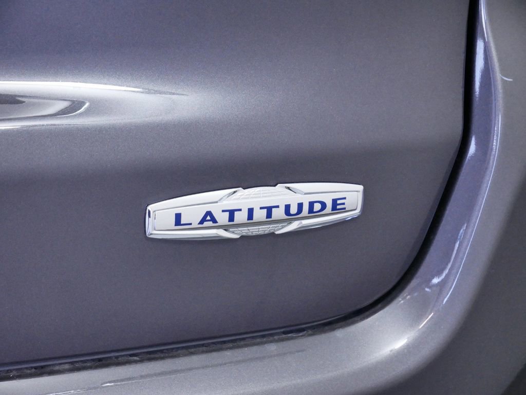 Used 2024 Jeep Compass Latitude image 11