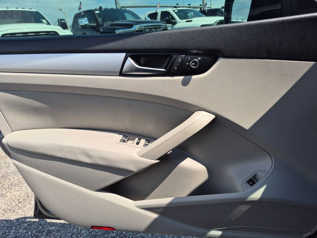 Used 2013 Volkswagen Passat 2.5 SE FWD image 13