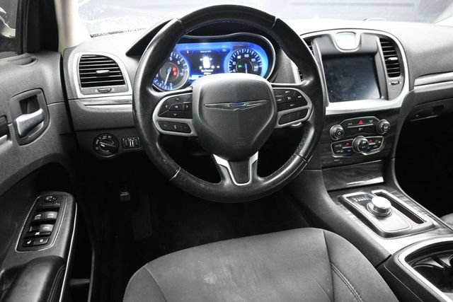 Used 2019 Chrysler 300 Touring w/ Chrome Appearance Package RWD image 16
