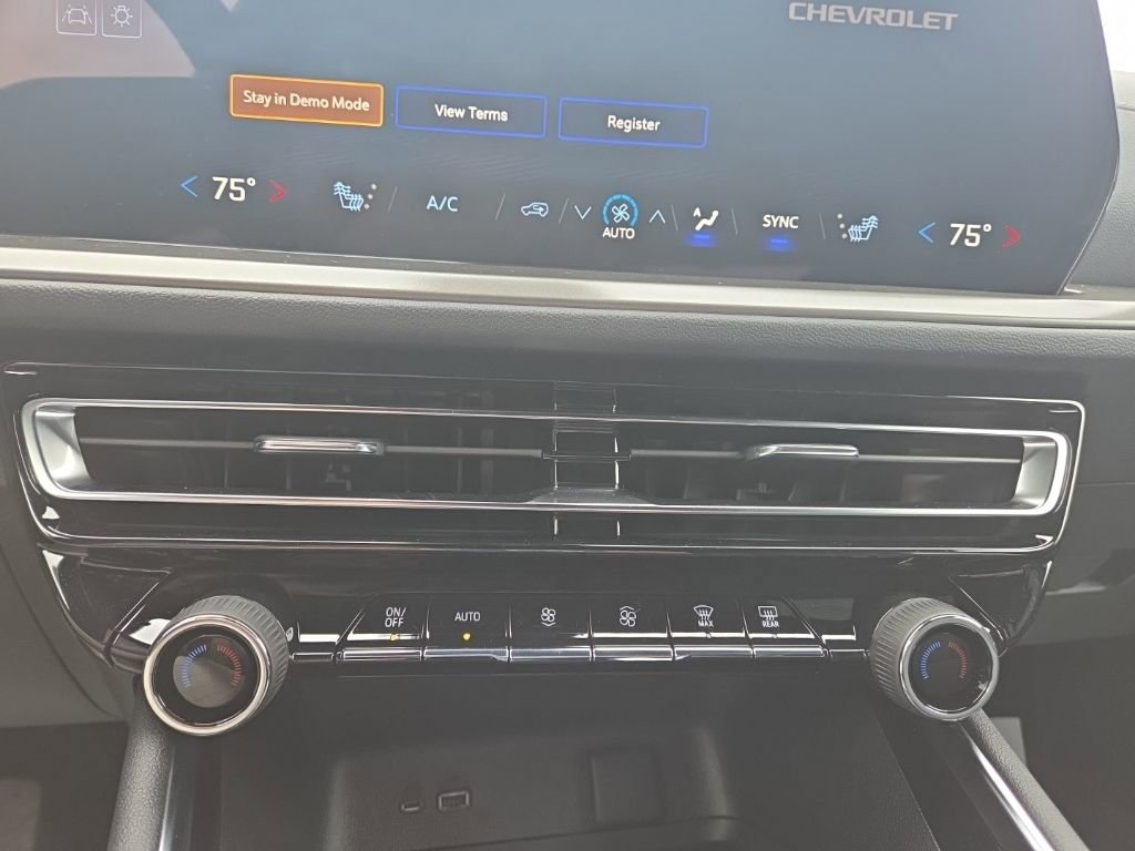 New 2026 Chevrolet Traverse LT w/ Sun and Wheel Package image 16