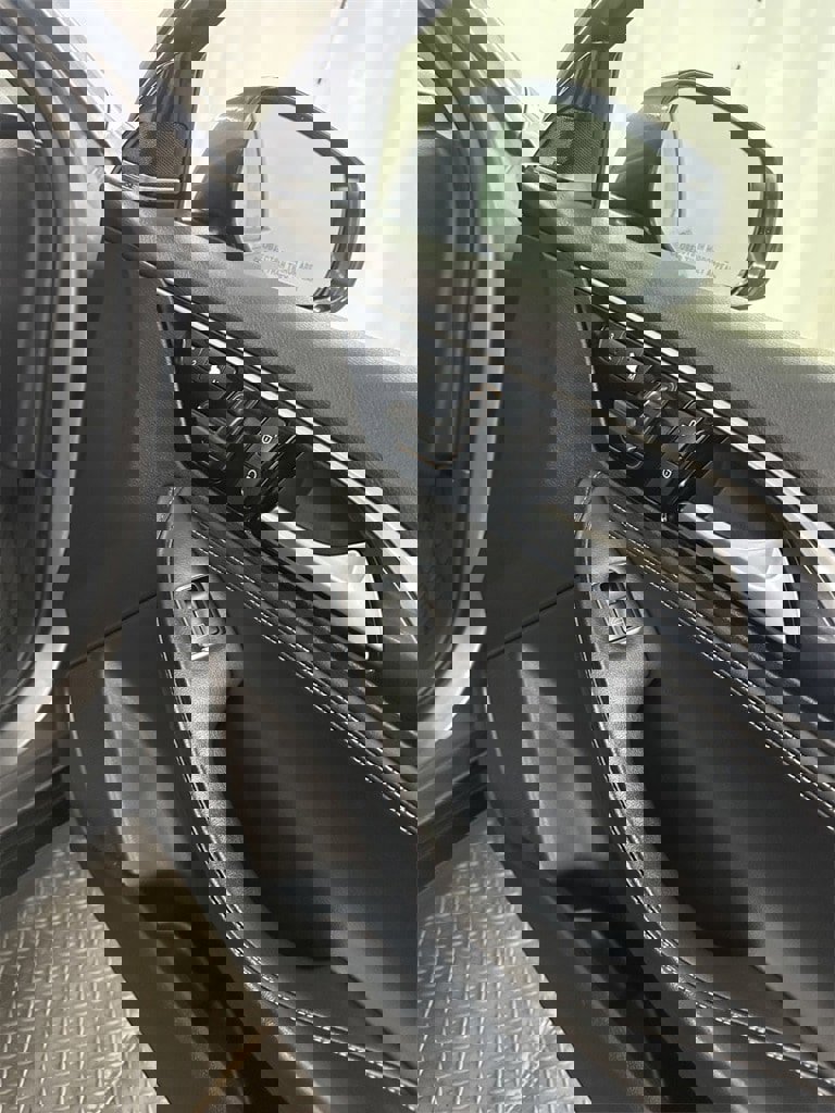 Used 2017 INFINITI QX30 Premium w/ Navigation Package image 35