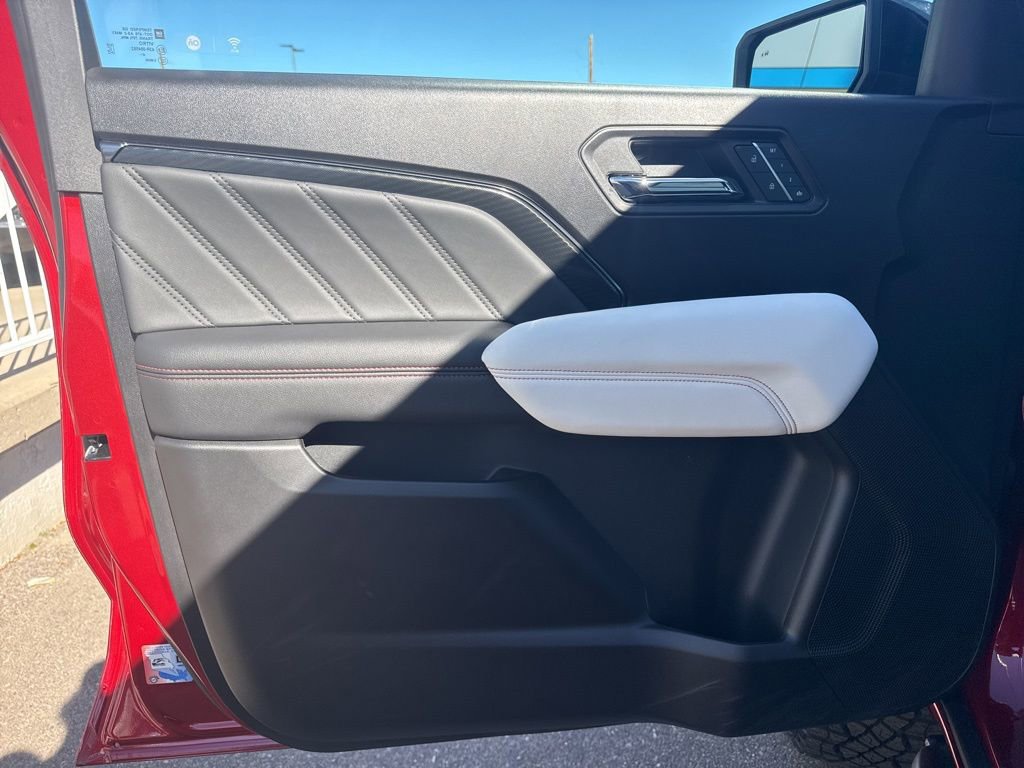 Certified 2025 GMC Canyon AT4 w/ AT4X AEV Edition image 18