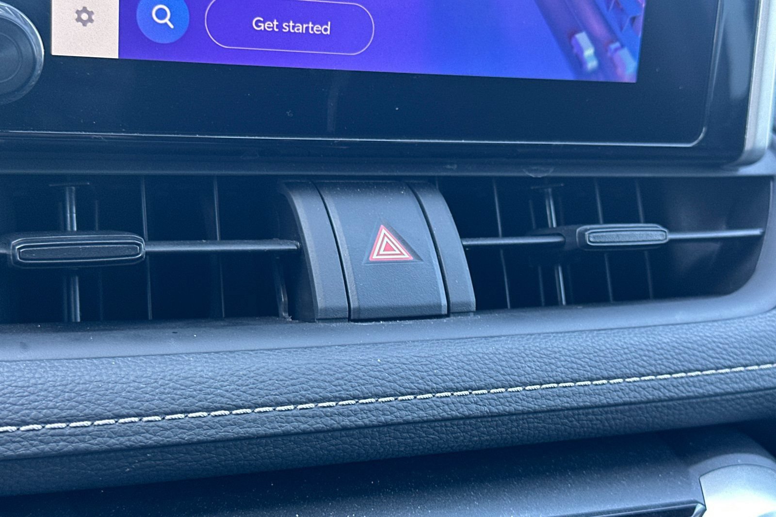 Used 2025 Toyota RAV4 XLE FWD image 30