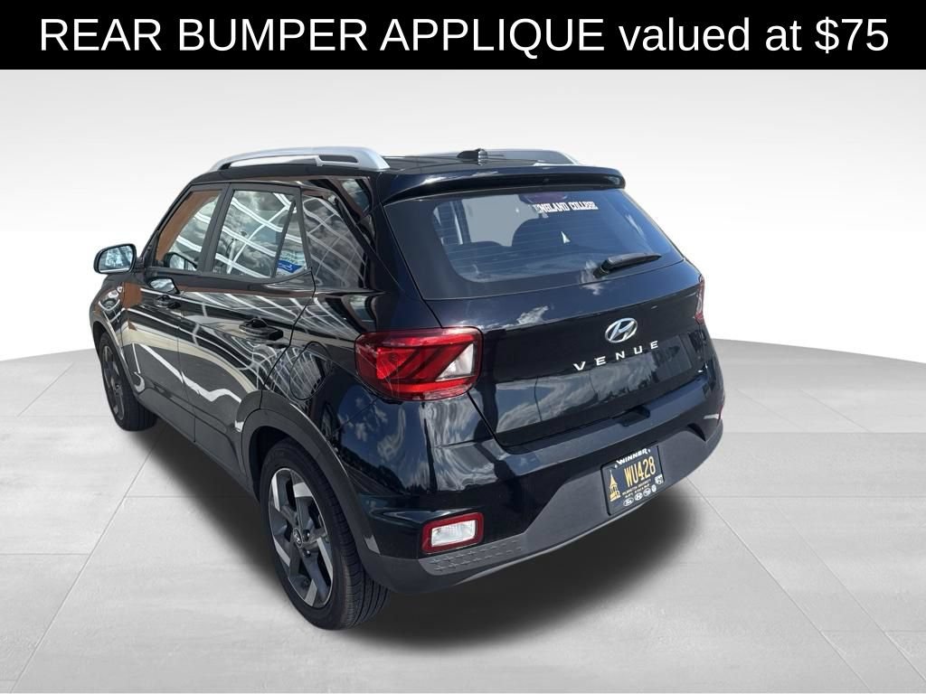 Used 2024 Hyundai Venue SEL FWD image 4