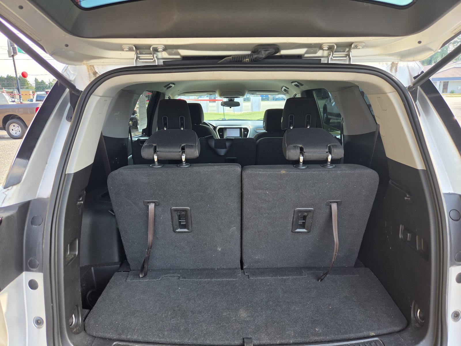 Used 2018 GMC Acadia SLE w/ LPO, Floor Liner Package FWD image 14