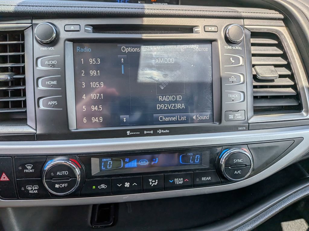 Used 2018 Toyota Highlander SE image 23