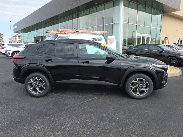 Used 2024 Chevrolet Trax LT FWD image 19