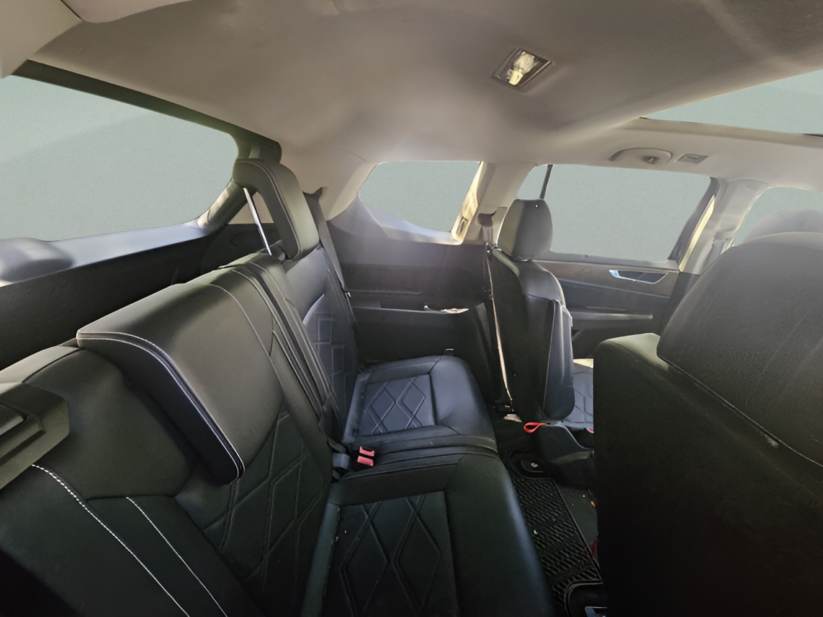 Used 2024 Volkswagen Atlas SE w/ Panoramic Sunroof Package FWD image 5